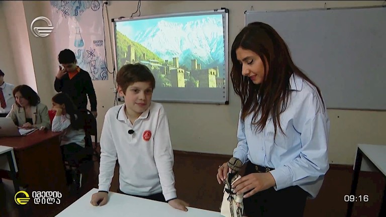 რობოტი გიდი, რომელიც საქართველოს სხვადასხვა კუთხეებსა და ღირსშესანიშნაობებზე გვიყვება