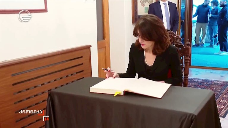 წმინდა საყდრის სადესპანოში გახსნილ სამძიმრის წიგნში ჩანაწერი გააკეთა საგარეო საქმეთა მინისტრმა
