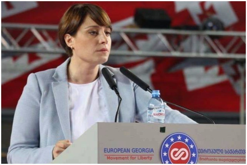 ელენე ხოშტარია