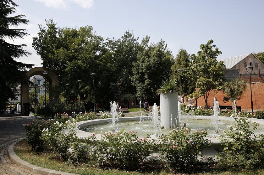 ჯანსუღ კახიძის
სკვერი