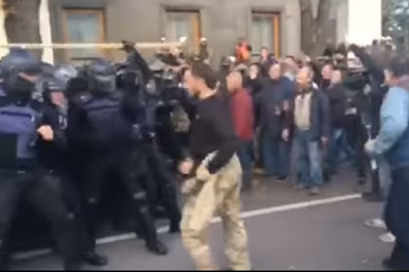 დაპირისპირება რადასთან