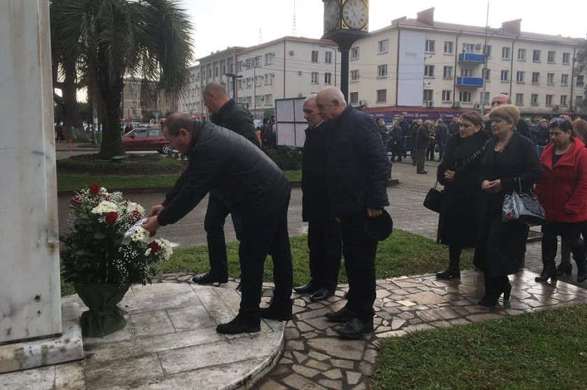 ზვიად გამსახურდიას ძეგლი