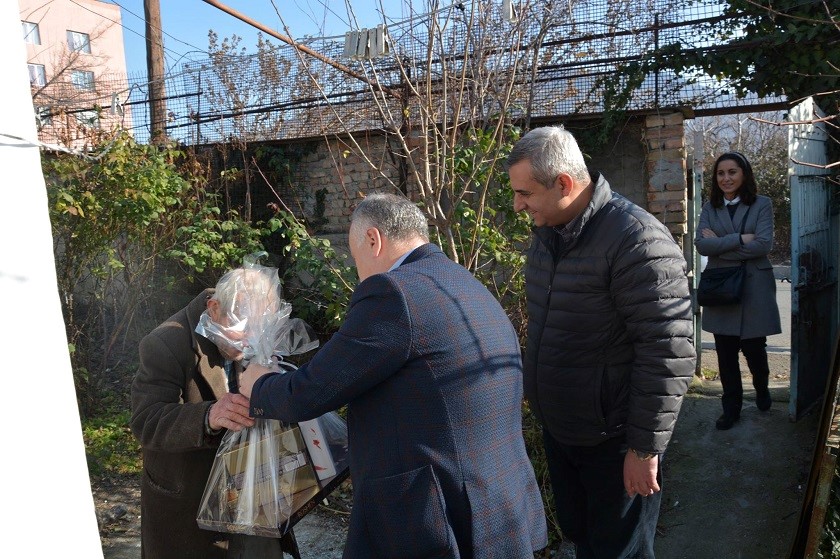 ხანდაზმულების მონახულება