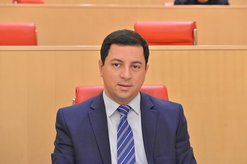 არჩილ თვალაკვაძე