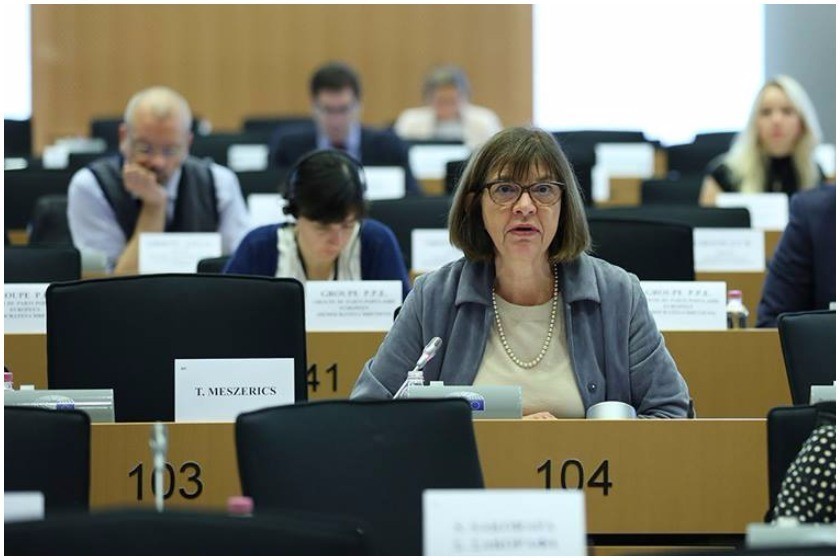 რებეკა ჰარმსი