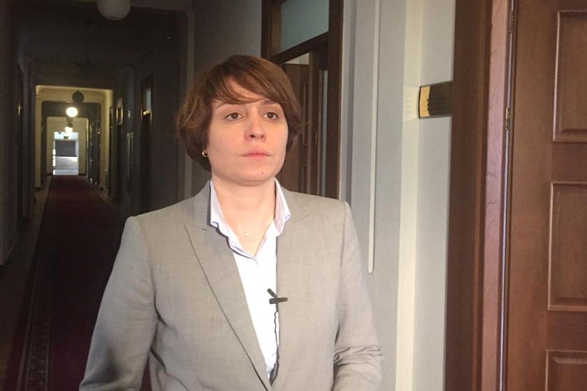 ელენე ხოშტარია