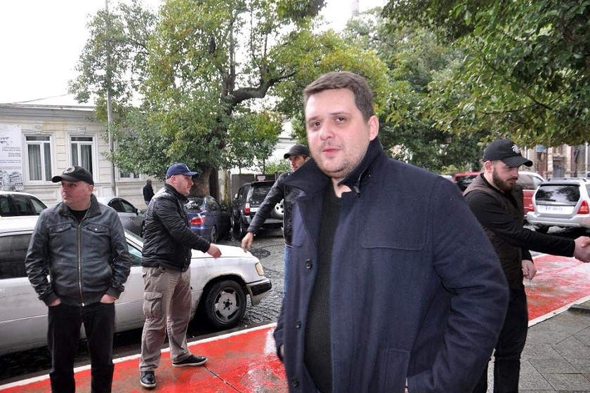 ლადო სადღობელაშვილი ელისაშვილის მიერ  მამუკა მდინარაძის დადანაშაულებაზე: ძვირფასო ალეკო, შენ რომ იცოდე ისრაელის ან აშშ-ის ციხეებში როგორ ექცევიან ტერორიზმის ბრალდებით დაკავებულებს, გეფიცები, იმის “ერთი ადგილი აღარ გექნებოდა” ამდენი გეყბედა!