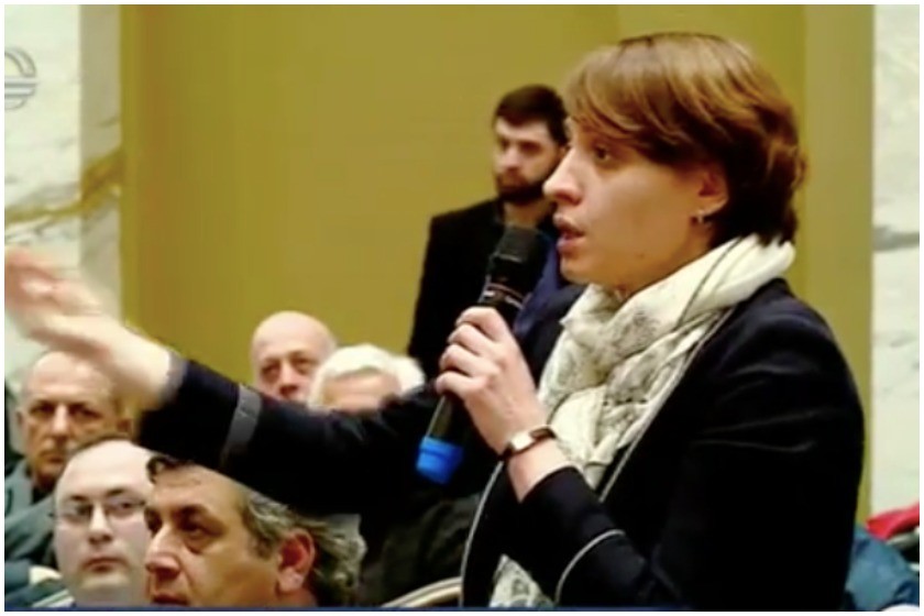 ელენე ხოშტარია