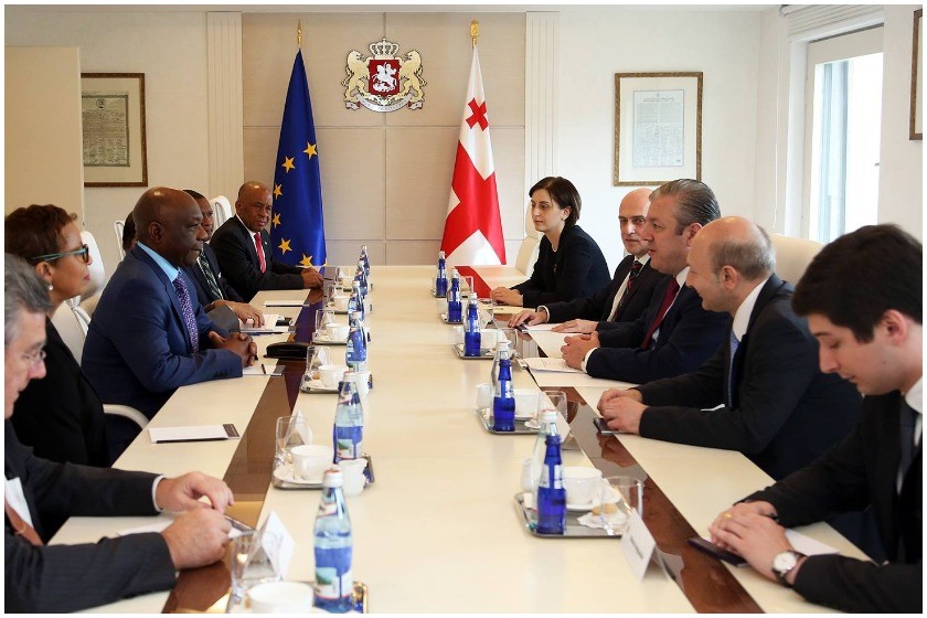 პრემიერის შეხვედრა ელჩებთან