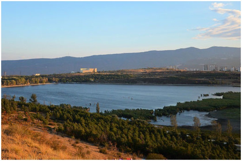 ლისის ტბა