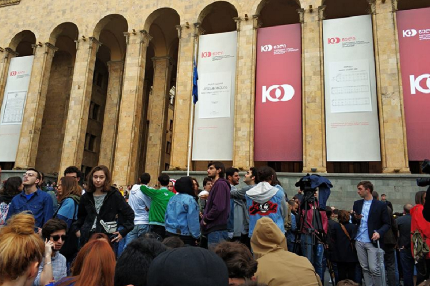 აქცია პარლამენტთან