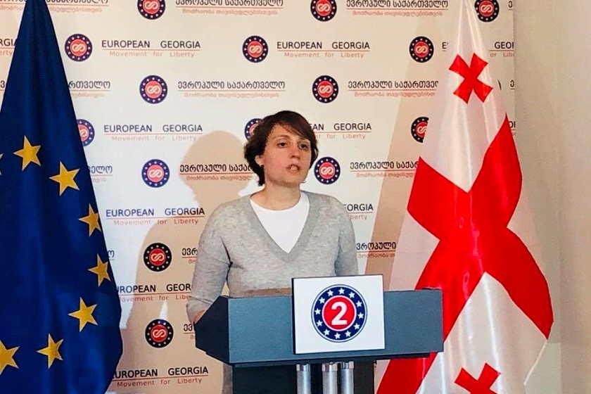 ელენე ხოშტარია