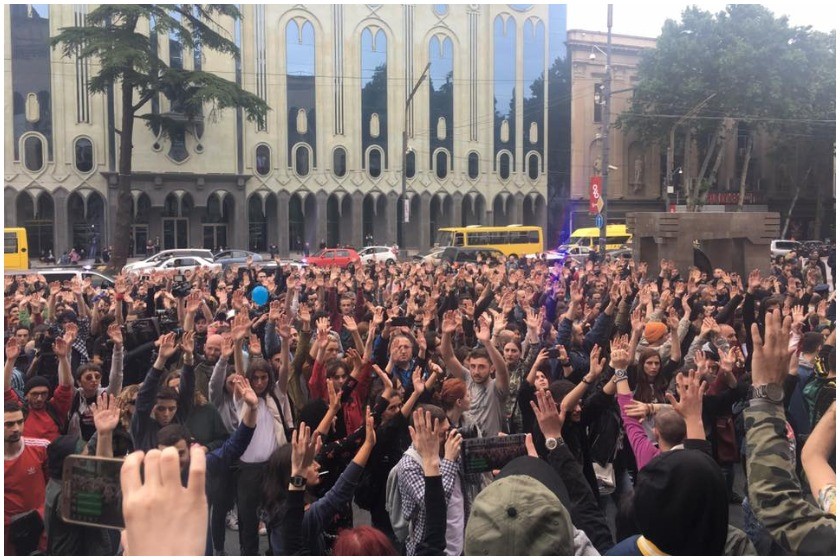 აქცია პარლამენტთან