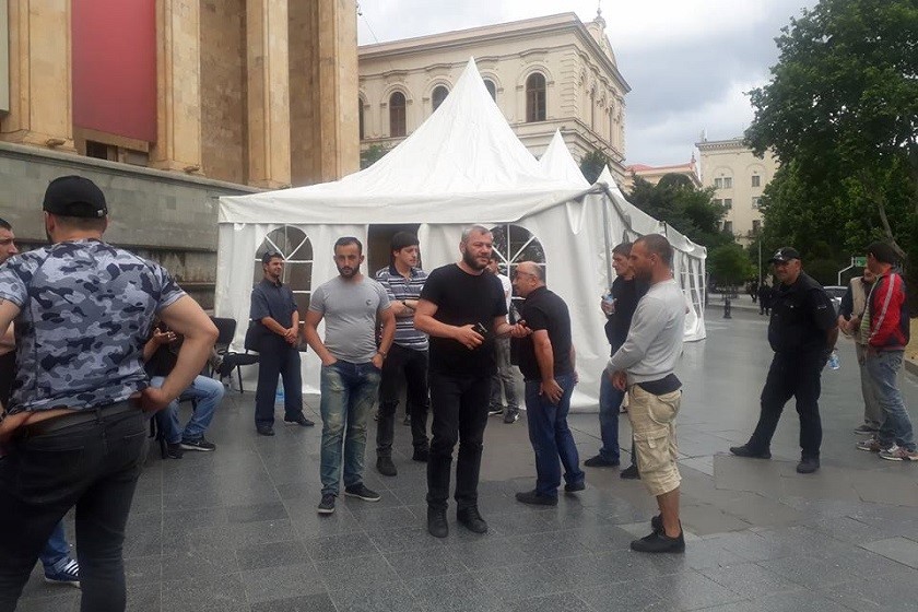 ვითარება რუსთაველზე