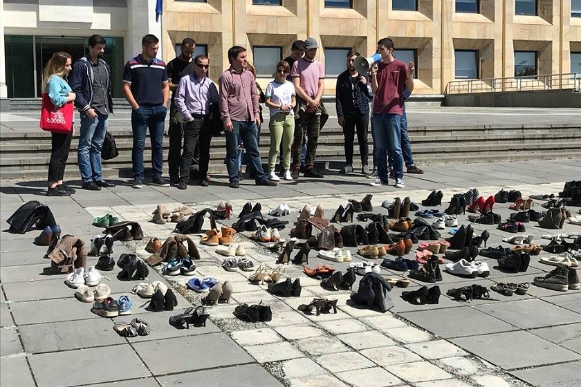 აქცია გაცვეთილი ფეხსაცმელებით