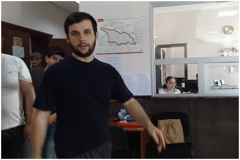 გოჩა ბლუაშვილი