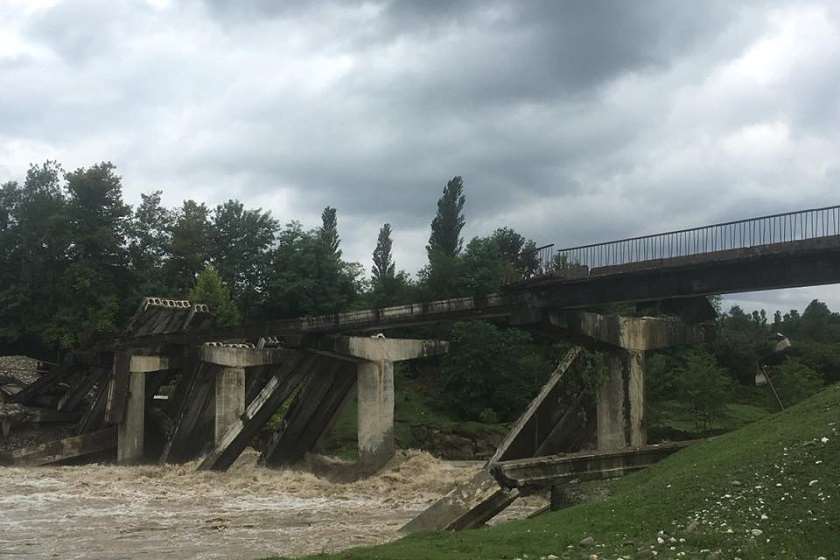 მორღვეული ხიდი