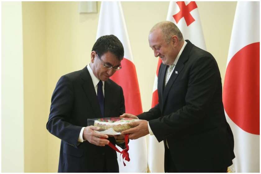 ტარო კონო
გიორგი მარგველაშვილი