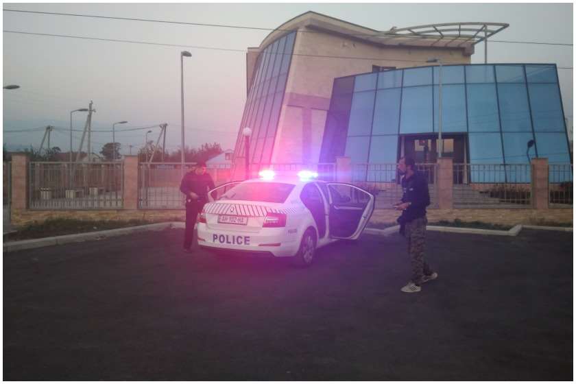 გიგა მაქარაშვილს თავზე ურნა ჩამოაცვეს