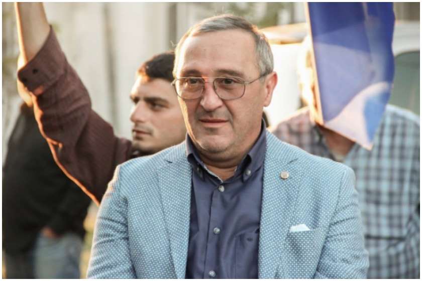 სალომე ზურაბიშვილს თახნა შესწირეს