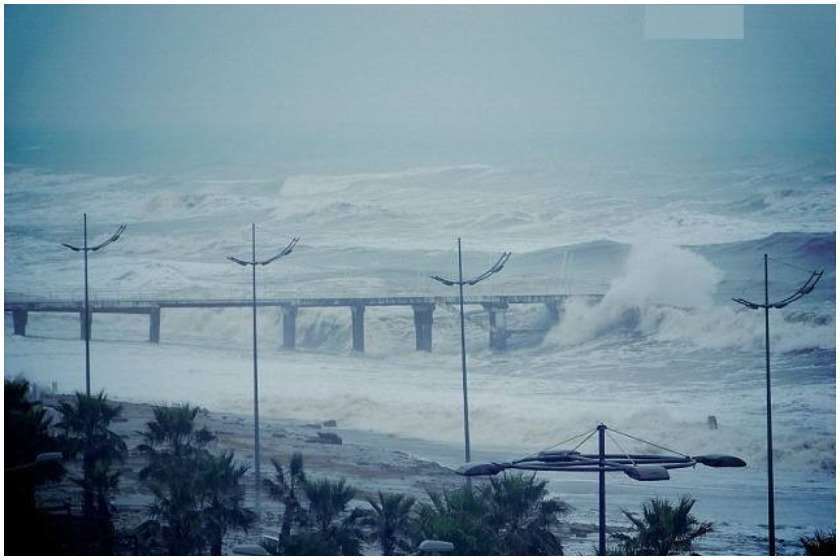 შავ ზღვაზე შტორმია