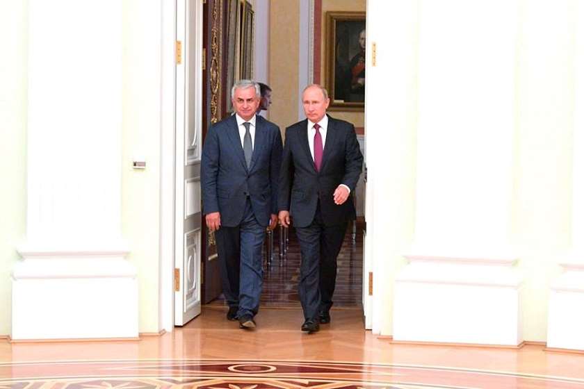 ვლადიმერ პუტინი და რაულ ხაჯიმბა