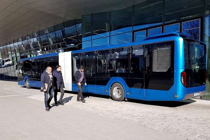 18-მეტრიანი ავტობუსი 