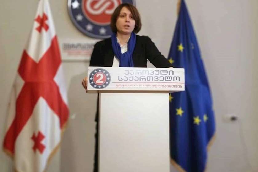 ელენე ხოშტარია