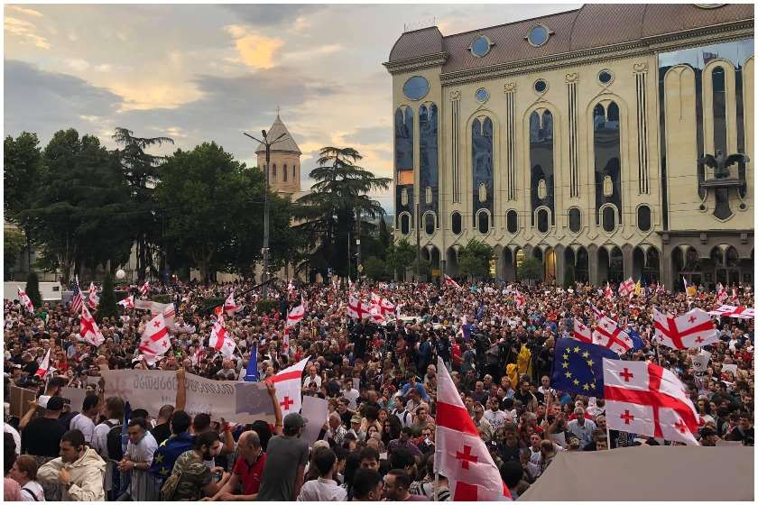აქცია პარლამენტთან