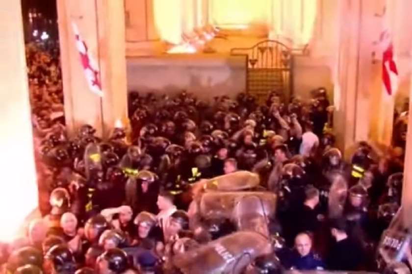 აქცია პარლამენტთან