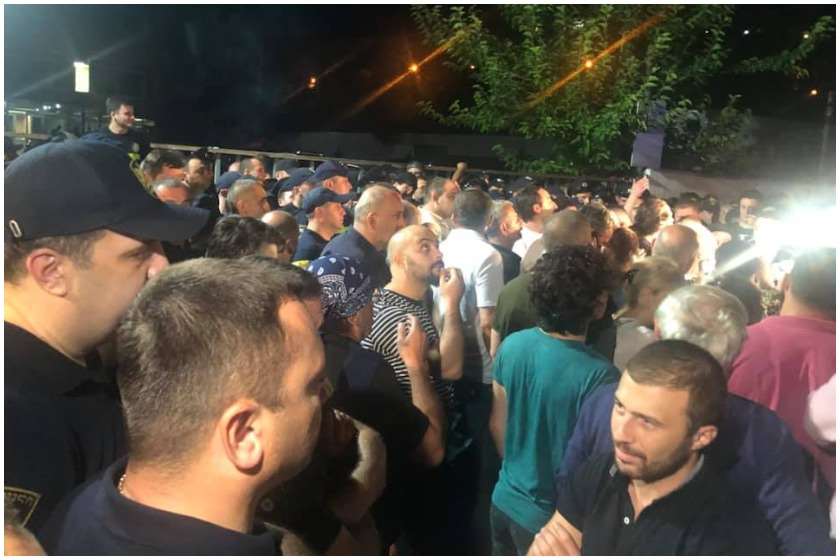 აქცია რუსთავი 2-თან