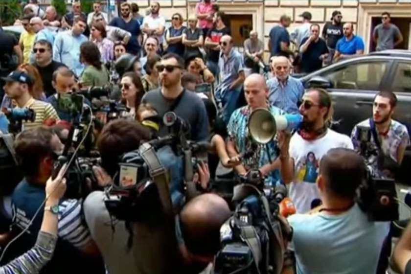 აქცია პარლამენტთან