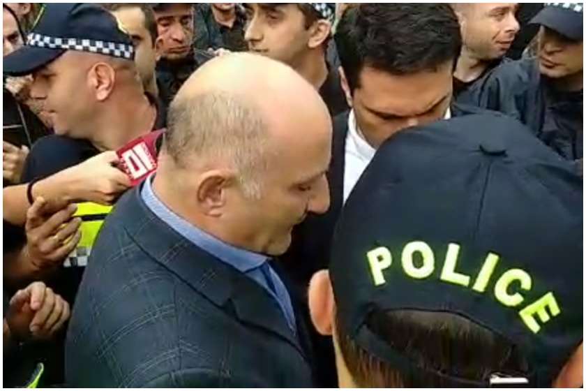 ემზარ კვიციანი პარლამენტთან