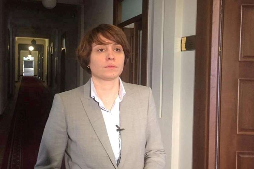 ელენე ხოშტარია