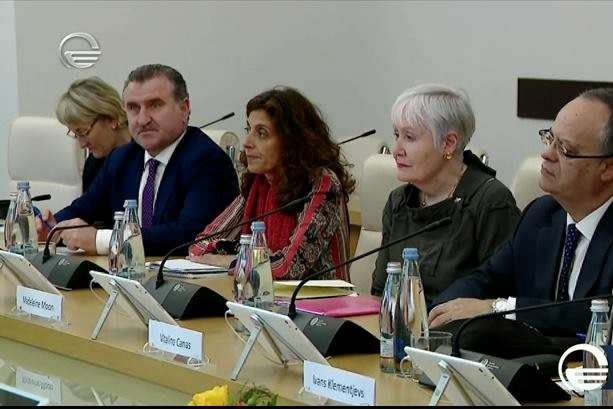 მადლენ მუნი პარლამენტში