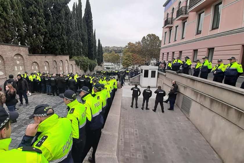 შეხლა-შემოხლა პოლიცია