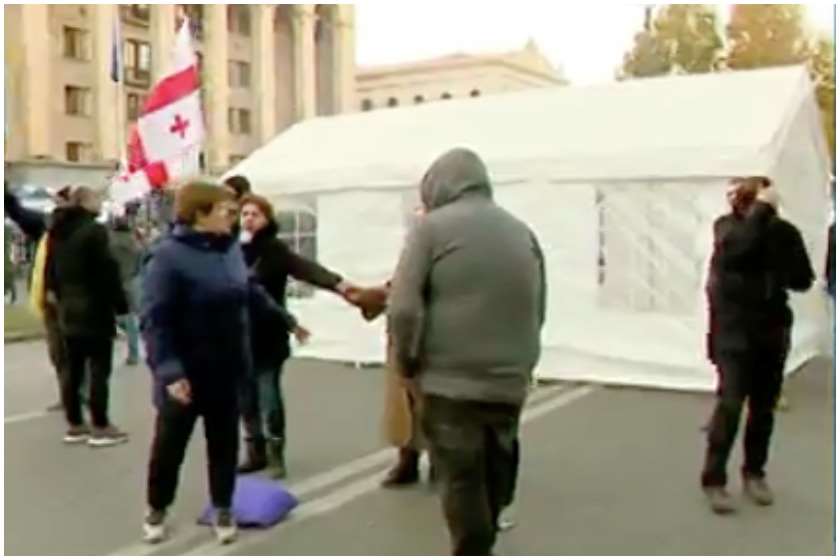 აქცია პარლამენტთან
