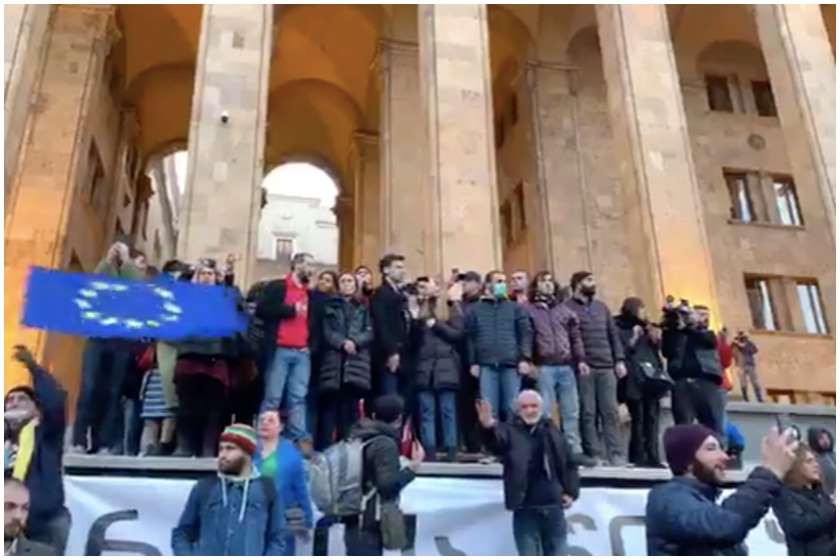 აქცია პარლამენტთან