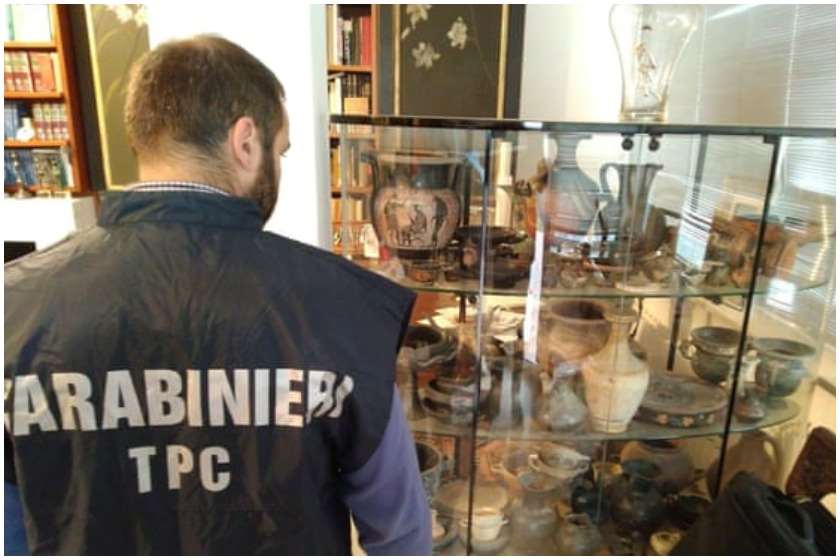 არქეოლოგები