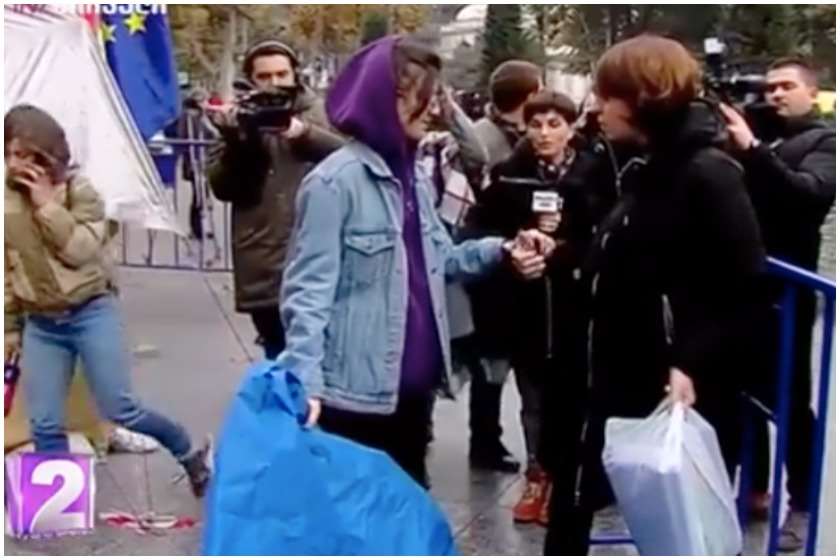 ელენე ხოშტარია