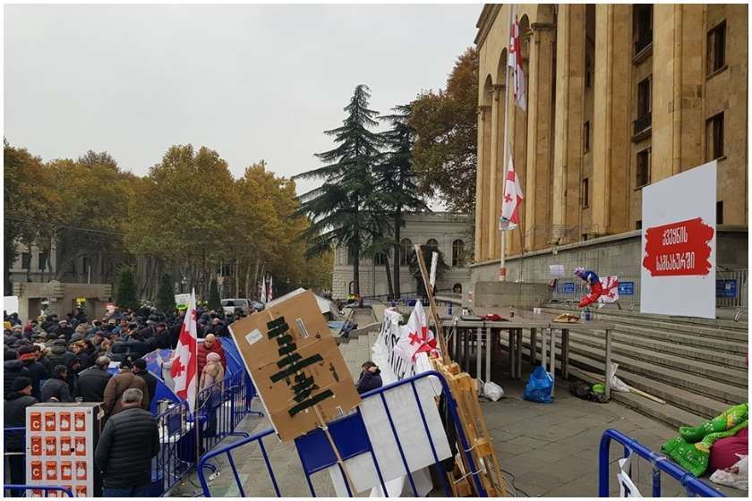 პარლამენტი აქცია