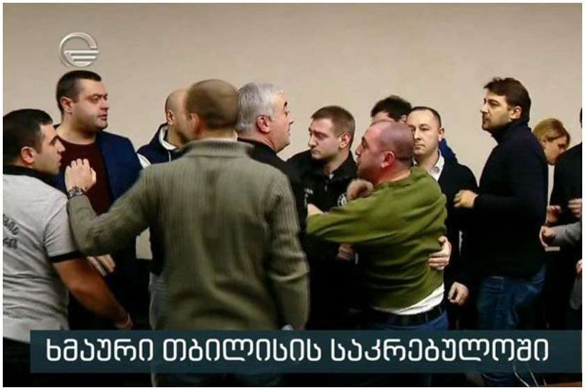 ჩხუბი საკრებულოში