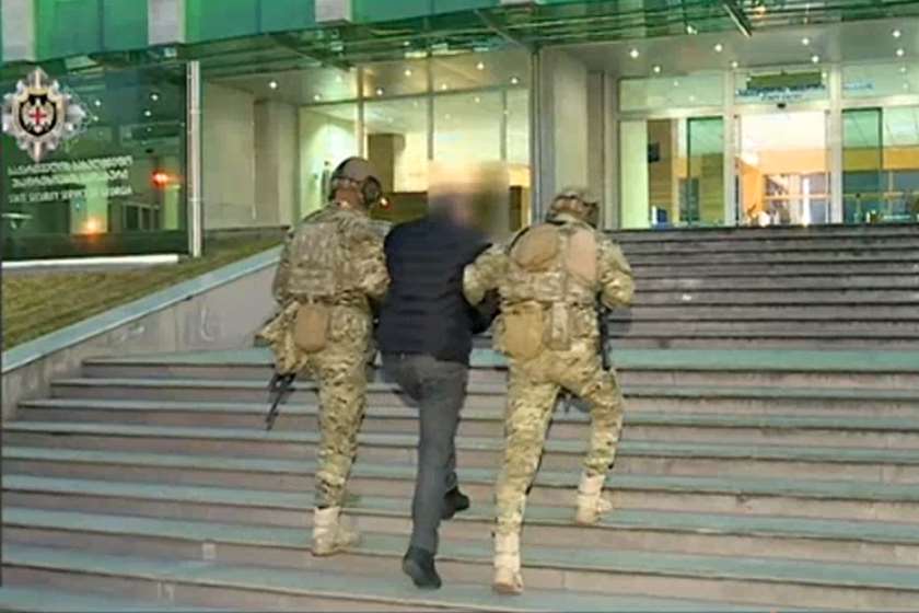 დაკავება