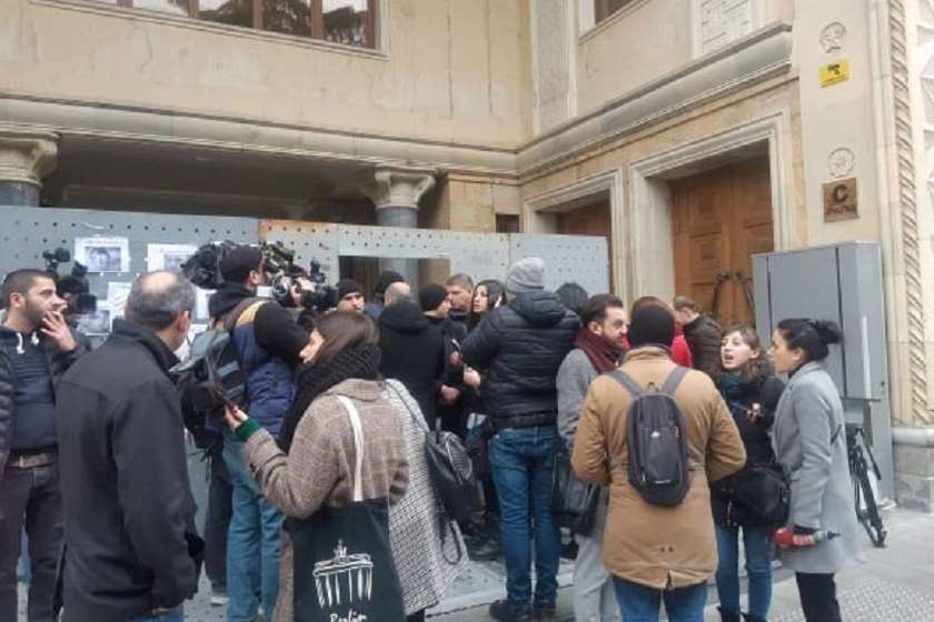 პარლამენტი დაპირისპირება