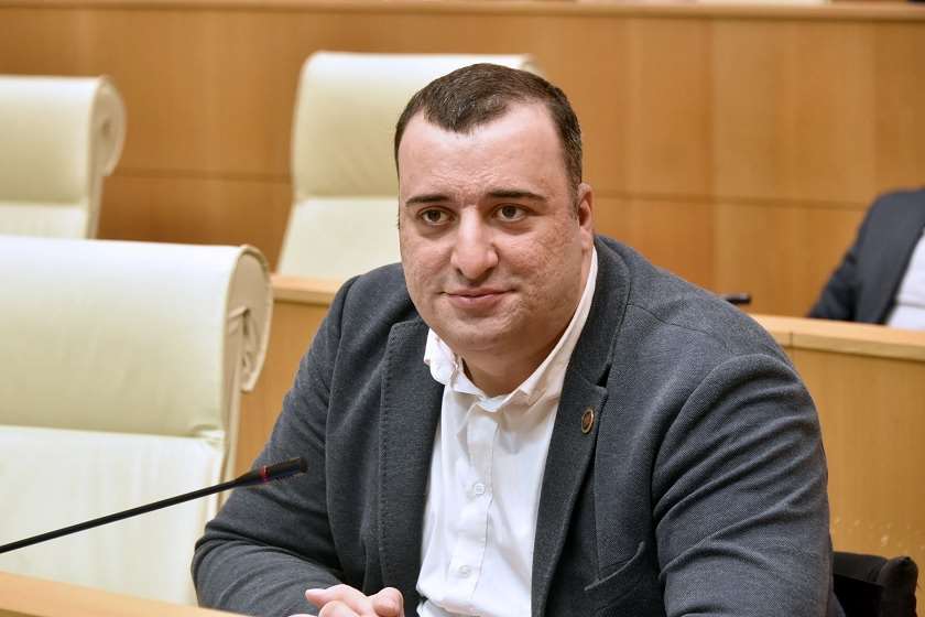 რატი იონათამიშვილი