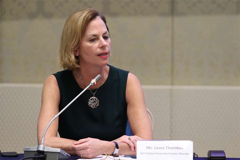 ლორა თორნტონი