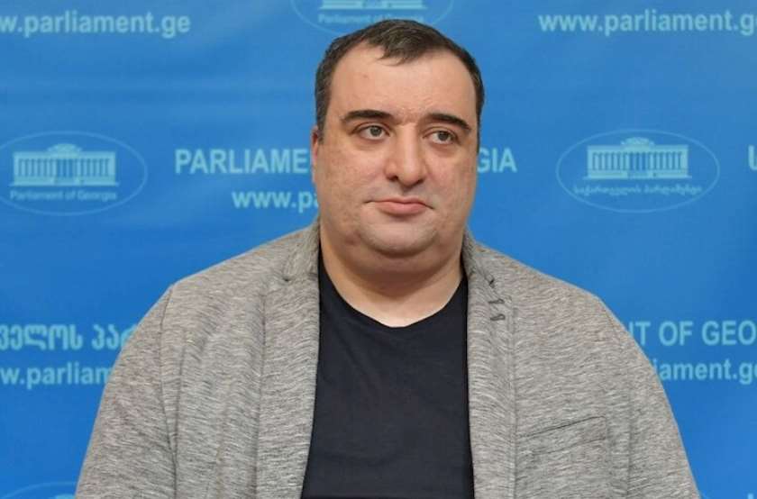 რატი იონათამიშვილი