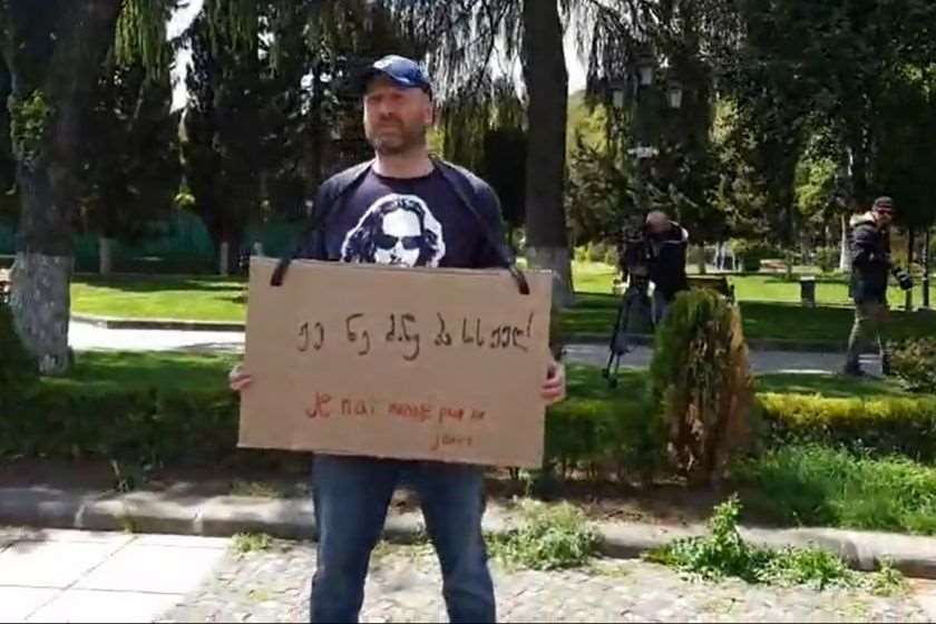 ზურაბ ჯაფარიძე საქართველოს პრეზიდენტის რეზიდენციასთან