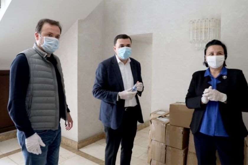 თბილისის საკრებულოსთვის სადეზინფექციო ხსნარების გადაცემა