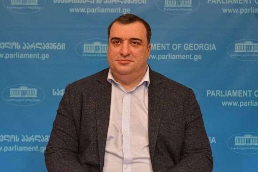 რატი იონათამიშვილი